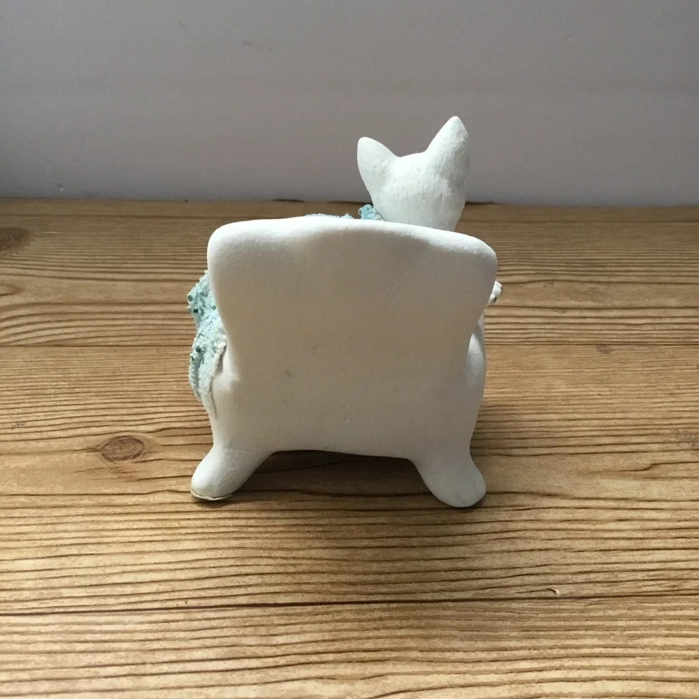 3 Ceramic Cats‎ With Blue Blankets